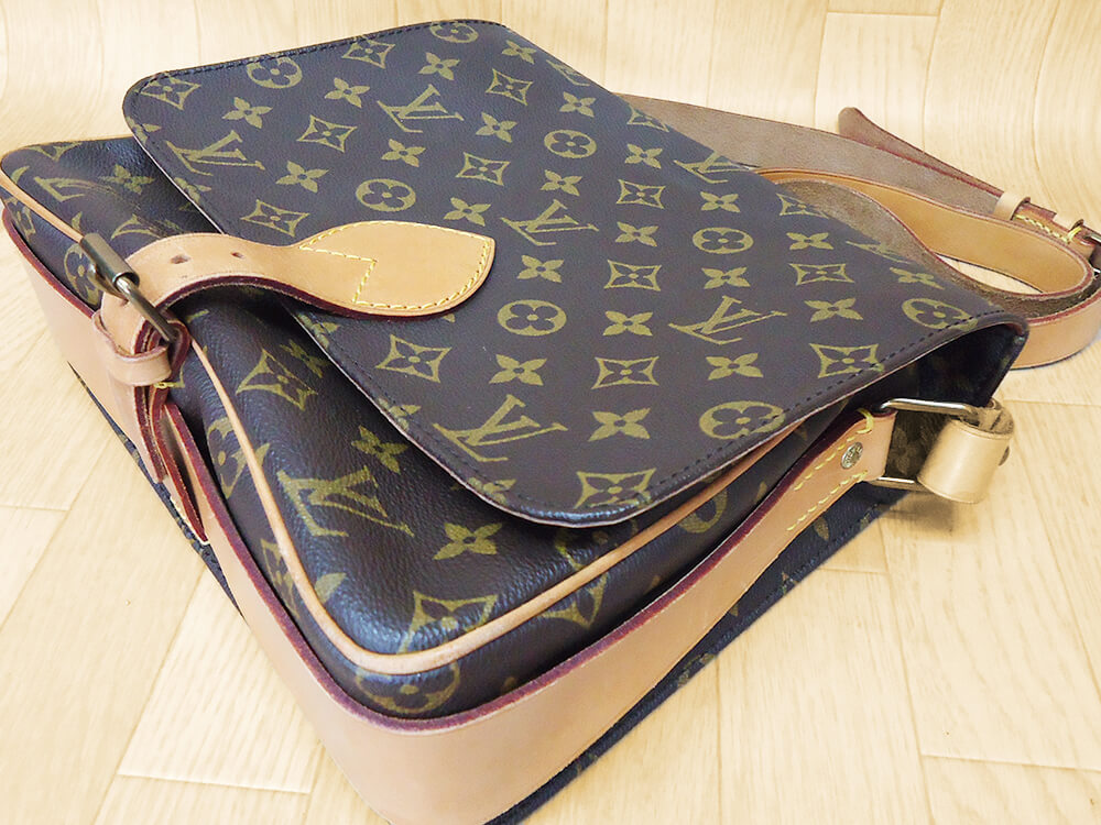 LOUIS VUITTON (ルイヴィトン) カルトシエール2 東京都港区 宅配買取